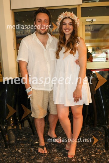  Alex Volasko, pevec;  Saša Lešnjek, pevka, igralka40. Melodije morja in sonca 2021