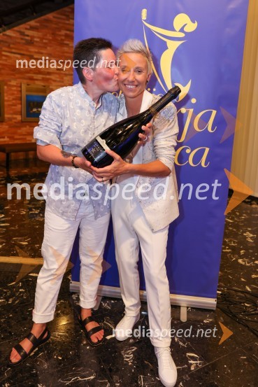  Maja Wagner;  Tatjana Mihelj, pevka40. Melodije morja in sonca 2021