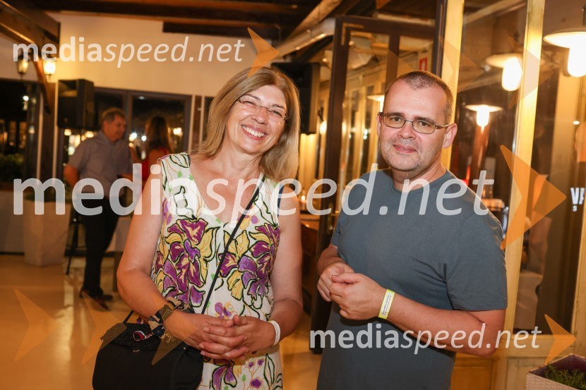  Olga  Pejović, predstavnica za odnose z javnostmi, Generali;  Alan Kavčič, predstavnik za odnose z javnostmi SNG Maribor40. Melodije morja in sonca 2021