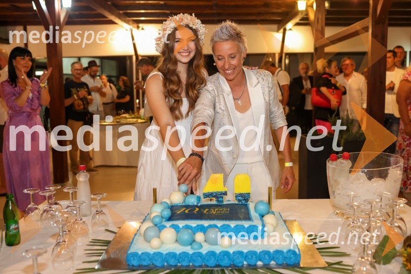  Saša Lešnjek, pevka, igralka;  Tatjana Mihelj, pevka40. Melodije morja in sonca 2021