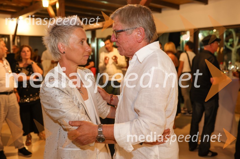  Tatjana Mihelj, pevka;  Slavko Ivančić, pevec40. Melodije morja in sonca 2021