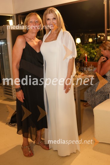  Mojca Menart, vodja založništva na RTV SLO;  Helena Blagne, pevka40. Melodije morja in sonca 2021