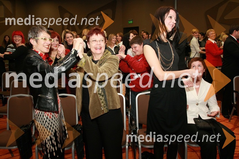 Bojana Leskovar, direktorica službe za odnose z javnostmi družbe Mercator d.d., mag. Nada Serajnik Sraka, Urad vlade RS za komuniciranje in Lejla Kogej, predsednica žirije Prizma 2008  	 
	12. SKOJ (Slovenska konferenca o odnosih z javnostmi) 2008, 2. dan