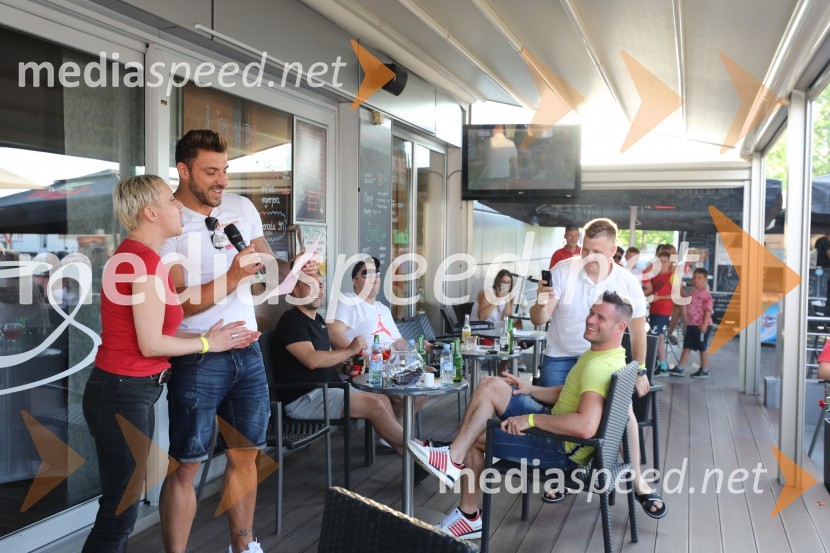  Sandra Kontrec, športna novinarka, radio Maribor;  Gregor Čeglaj, Finalist Mister Slovenije 2017, Sanjski moški 2021Sanjski moški žural v Mariboru