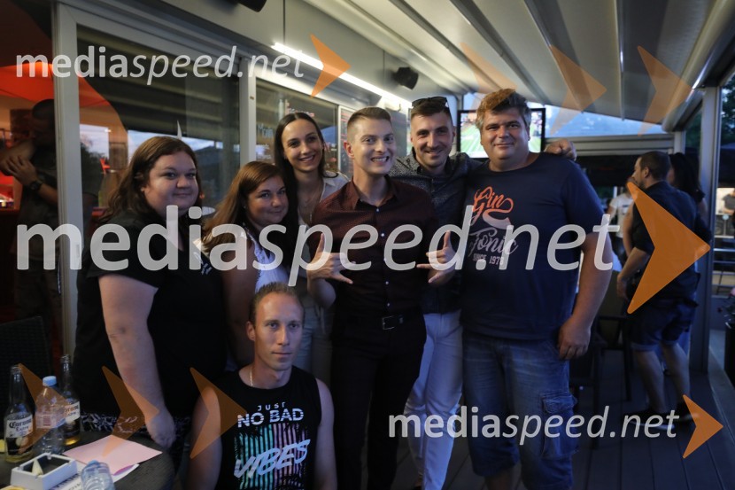  ... ;  ... ;  ... ;  ... ;  Damjan Murko, pevec;  Dejan Ramšak, najemnik lokala Caffe Club 911 Maribor;  ... Sanjski moški žural v Mariboru