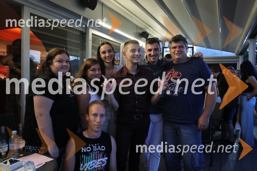  ... ;  ... ;  ... ;  ... ;  Damjan Murko, pevec;  Dejan Ramšak, najemnik lokala Caffe Club 911 Maribor;  ... Sanjski moški žural v Mariboru