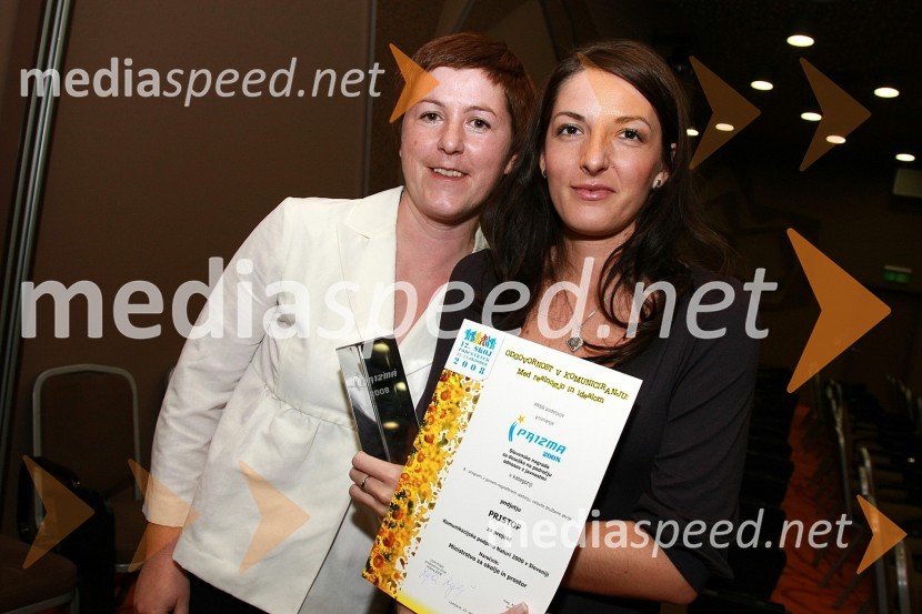 Špela Polak, Pristop in Amela Duratović, Onkološki inštitut, članica Organizacijskega odbora 12. SKOJ-a12. SKOJ (Slovenska konferenca o odnosih z javnostmi) 2008, 2. dan