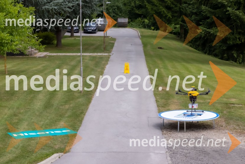 Pošta Slovenije z dronom prepeljala vzorec krvi