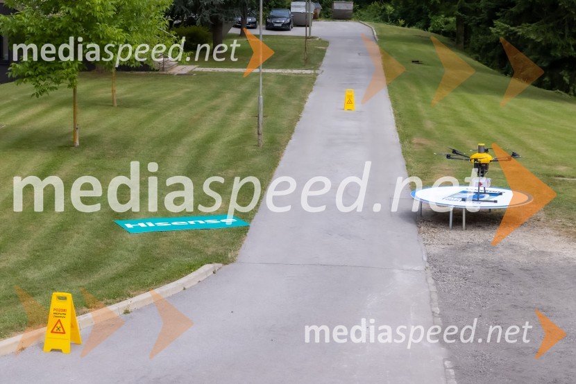 Pošta Slovenije z dronom prepeljala vzorec krvi