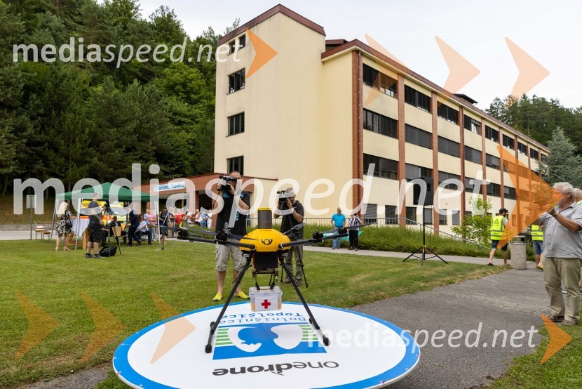 Pošta Slovenije z dronom prepeljala vzorec krvi