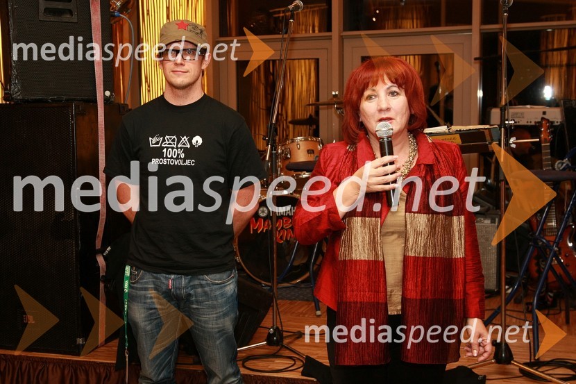 Boštjan Kljun, povezovalec dobrodelne dražbe Skojček 2008 in Vlasta Nusdorfer, generalna sekretarka društva Beli obroč12. SKOJ (Slovenska konferenca o odnosih z javnostmi) 2008, 2. dan