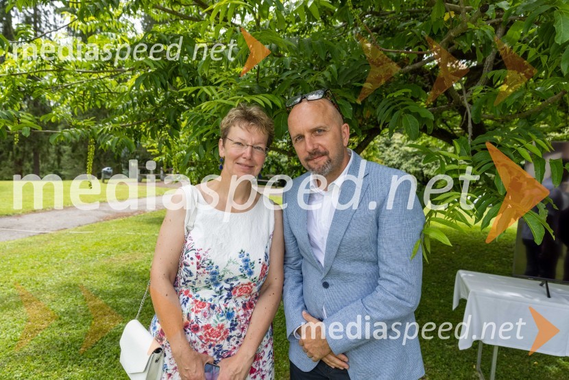 Pošta Slovenije z dronom prepeljala vzorec krvi