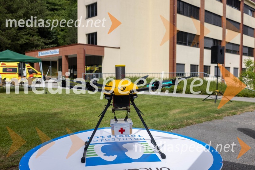 Pošta Slovenije z dronom prepeljala vzorec krvi