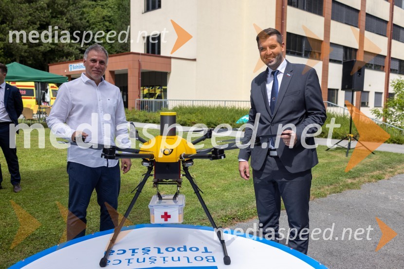 dr.med. Jurij Šorli, direktor, Bolnišnica Topolšica;  Tomaž Kokot, začasni gen. direktor, Pošta SlovenijePošta Slovenije z dronom prepeljala vzorec krvi