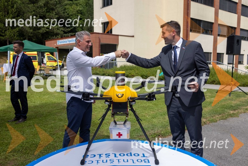 dr.med. Jurij Šorli, direktor, Bolnišnica Topolšica;  Tomaž Kokot, začasni gen. direktor, Pošta SlovenijePošta Slovenije z dronom prepeljala vzorec krvi