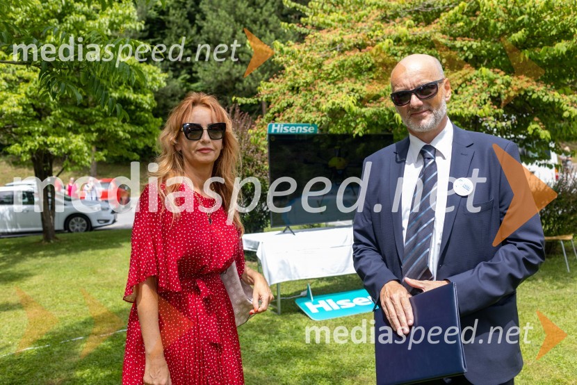  ... ; mag. Franc Windischar, državni sekretar, Ministrstvo za zdravjePošta Slovenije z dronom prepeljala vzorec krvi