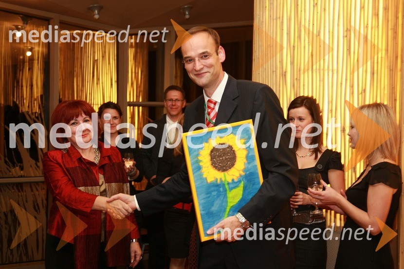 Vlasta Nusdorfer, generalna sekretarka društva Beli obroč in mag. Aleksander Salkič, vodja službe za odnose z javnostmi pri Petrolu in predsednik PRSS (Slovensko društvo za odnose z javnostmi)12. SKOJ (Slovenska konferenca o odnosih z javnostmi) 2008, 2. dan