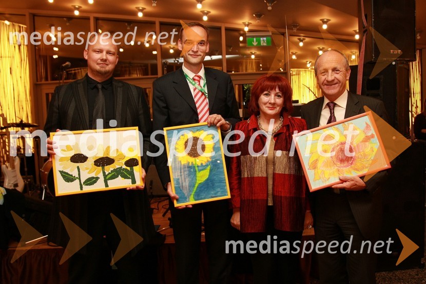 Primož Pusar, direktor agencije Pristop, mag. Aleksander Salkič, vodja službe za odnose z javnostmi pri Petrolu in predsednik PRSS (Slovensko društvo za odnose z javnostmi), Vlasta Nusdorfer, generalna sekretarka društva Beli obroč in Branko Pavlin, predsednik uprave Dnevnik, d.d.12. SKOJ (Slovenska konferenca o odnosih z javnostmi) 2008, 2. dan