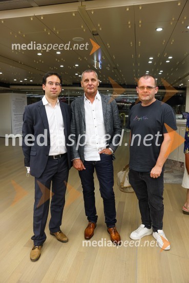  Simon Krečič, umetniški direktor Opere SNG Maribor;  Danilo Rošker, direktor SNG Maribor;  Alan Kavčič, predstavnik za odnose z javnostmi SNG MariborMadama Butterfly, opera v sklopu 69. Ljubljana Festivala