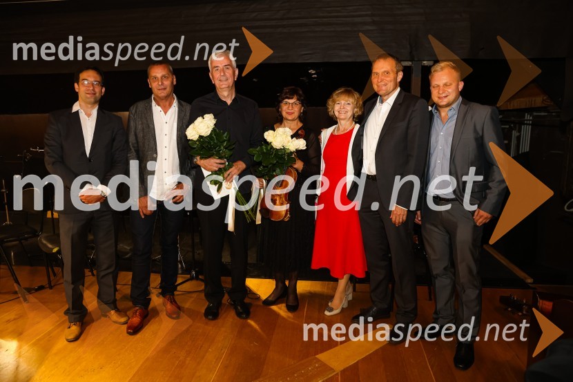  Simon Krečič, umetniški direktor Opere SNG Maribor;  Danilo Rošker, direktor SNG Maribor;  Darko Kovačič, vodja kontrabasov v SNG Maribor;  Neli Atanasova, violinistka; doc. dr. Breda Jesenšek Papež, predstojnica Instituta za fizikalno in rehabilitacijsko medicino (UKC Maribor);   Marijan Papež, generalni direktor, ZPIZ;  Peter PapežMadama Butterfly, opera v sklopu 69. Ljubljana Festivala