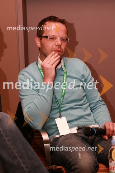 Bojan Traven, urednik oddaje Svet na Kanalu A12. SKOJ (Slovenska konferenca o odnosih z javnostmi) 2008, 3. dan