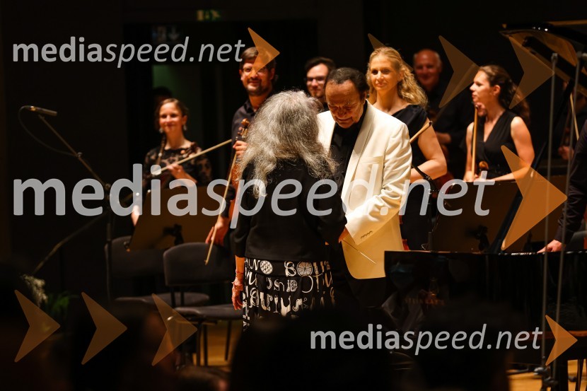  Martha Argerich, klavir;  Charles Dutoit, dirigentMartha Argerich, koncert v okviru 69. Ljubljana Festivala