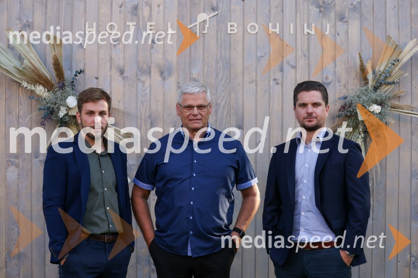  Jure Repanšek, upravitelj, Hotel Bohinj;  Jože Sodja, župan Občine Bohinj;  Damian Merlak, nekdanji solastnik kripto borze BitstampHotel Bohinj odprl svoja vrata