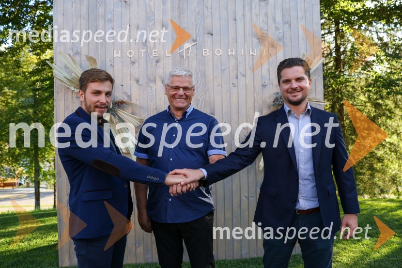  Jure Repanšek, upravitelj, Hotel Bohinj;  Jože Sodja, župan Občine Bohinj;  Damian Merlak, nekdanji solastnik kripto borze BitstampHotel Bohinj odprl svoja vrata