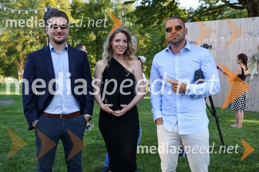  Damian Merlak, nekdanji solastnik kripto borze Bitstamp;  ... ;  ... Hotel Bohinj odprl svoja vrata