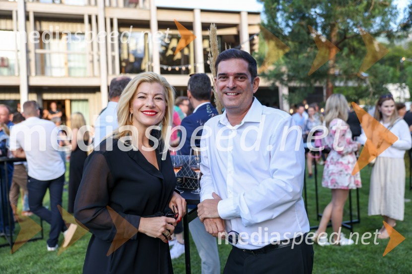  Saša Prapotnik, SAP CX EMEA North;  Mattej Valenčič, Imperial Luxury Travel Solutions Hotel Bohinj odprl svoja vrata