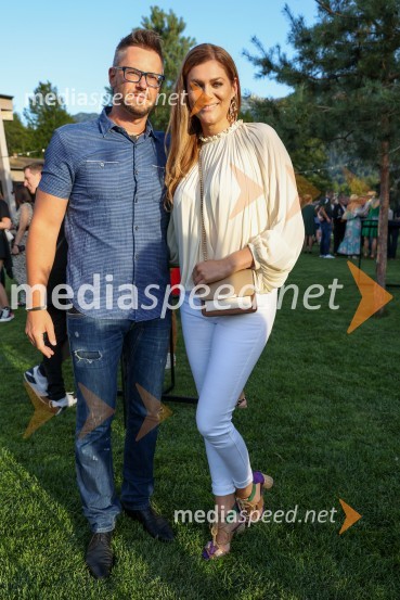  Primož Goričnik, Agencija Špik;  Manca  Špik, pevkaHotel Bohinj odprl svoja vrata