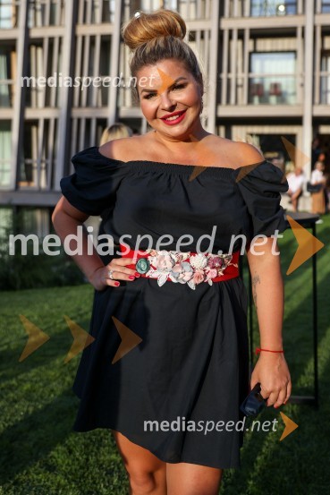  Neža Buh-Neisha, glasbenicaHotel Bohinj odprl svoja vrata