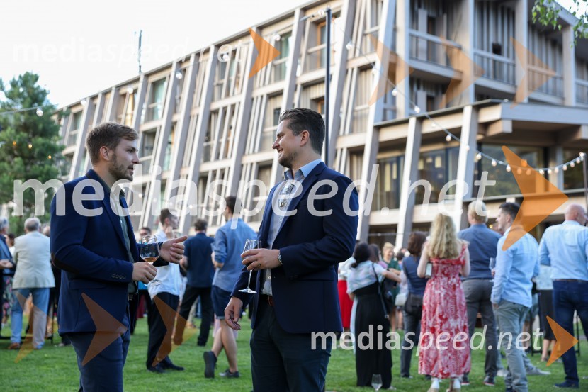  Jure Repanšek, upravitelj, Hotel Bohinj;  Damian Merlak, nekdanji solastnik kripto borze BitstampHotel Bohinj odprl svoja vrata