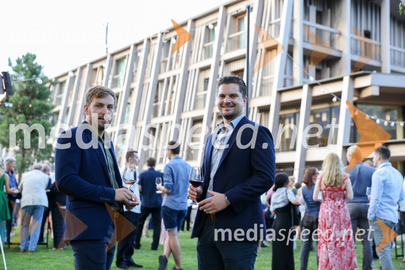  Jure Repanšek, upravitelj, Hotel Bohinj;  Damian Merlak, nekdanji solastnik kripto borze BitstampHotel Bohinj odprl svoja vrata