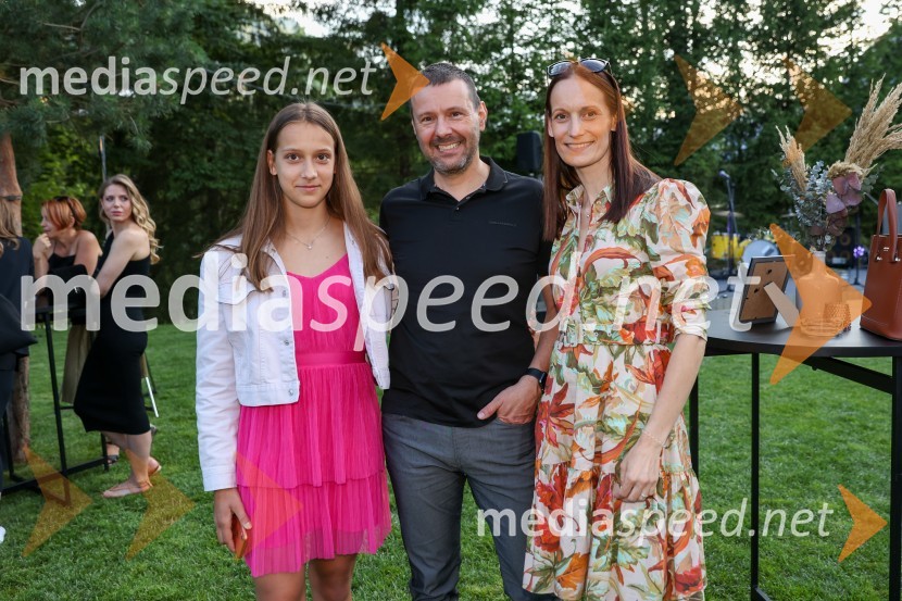  Ajda Gašper;  Jurij Gašper;  Metka GašperHotel Bohinj odprl svoja vrata