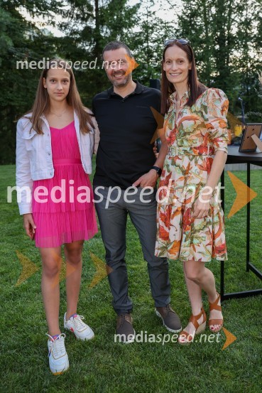  Ajda Gašper;  Jurij Gašper;  Metka GašperHotel Bohinj odprl svoja vrata