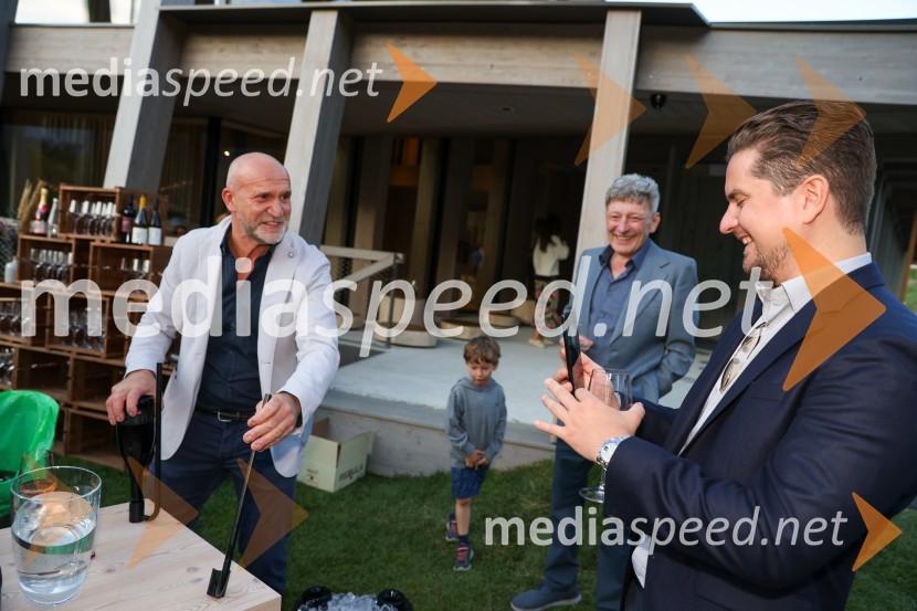  ... ;  ... ;  Damian Merlak, nekdanji solastnik kripto borze BitstampHotel Bohinj odprl svoja vrata