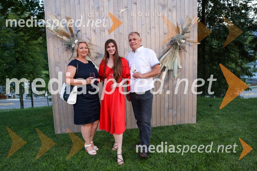  Marija Merlak;  Tina Mentol, ZTModels;  Damijan MerlakHotel Bohinj odprl svoja vrata