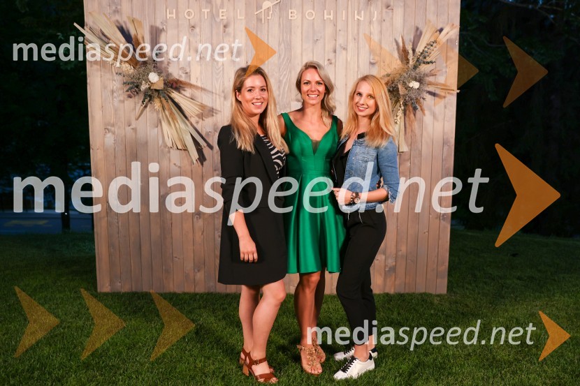  Anja Čevka;  Ana Černivec, makeup in poslikave obraza, obrazneposlikave.si;  Kaja DoničarHotel Bohinj odprl svoja vrata