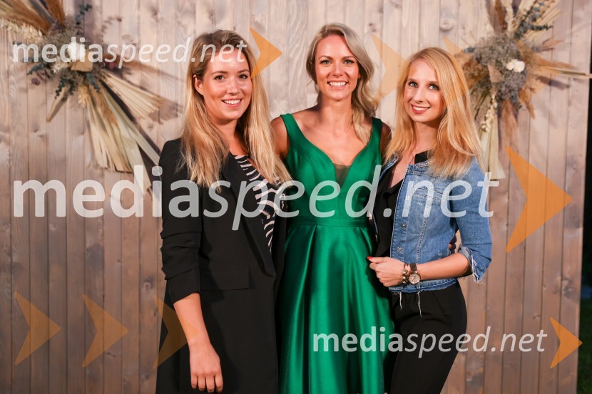  Anja Čevka;  Ana Černivec, makeup in poslikave obraza, obrazneposlikave.si;  Kaja DoničarHotel Bohinj odprl svoja vrata