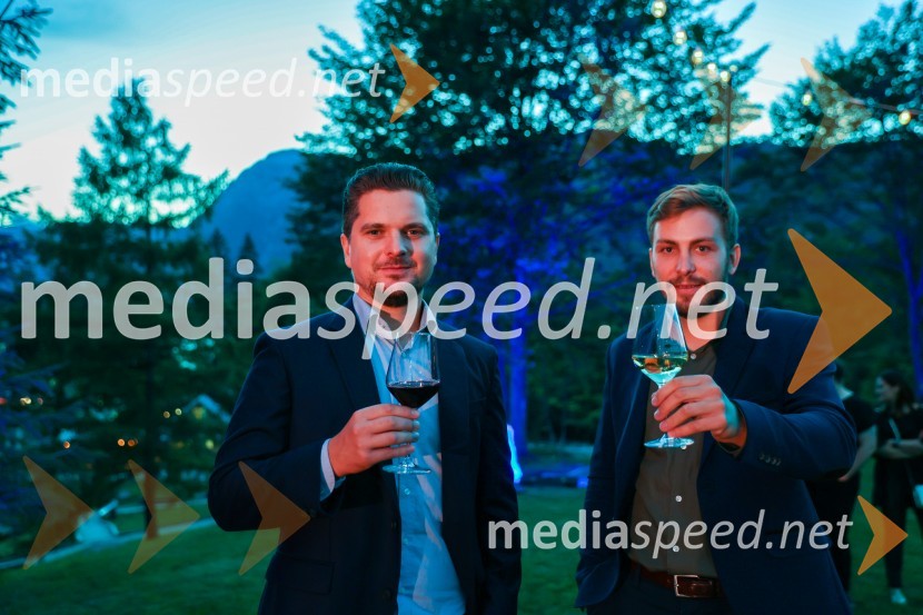  Damian Merlak, nekdanji solastnik kripto borze Bitstamp;  Jure Repanšek, upravitelj, Hotel BohinjHotel Bohinj odprl svoja vrata