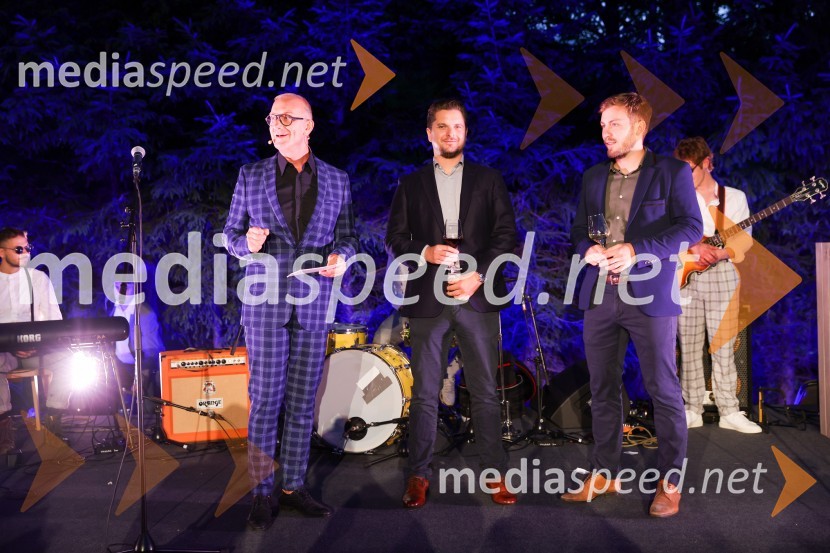  Uroš Smolej, igralec;  Damian Merlak, nekdanji solastnik kripto borze Bitstamp;  Jure Repanšek, upravitelj, Hotel BohinjHotel Bohinj odprl svoja vrata