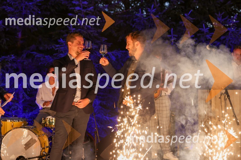  Damian Merlak, nekdanji solastnik kripto borze Bitstamp;  Jure Repanšek, upravitelj, Hotel BohinjHotel Bohinj odprl svoja vrata