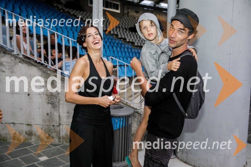  Lara Komar, igralka;  Davide Podpis, arhitekt;  Joakim PodpisStoletje mjuzikla, premiera Gledališča Koper