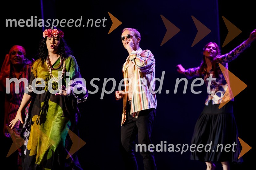  Tinkara Kovač, glasbenica;  ... Stoletje mjuzikla, premiera Gledališča Koper