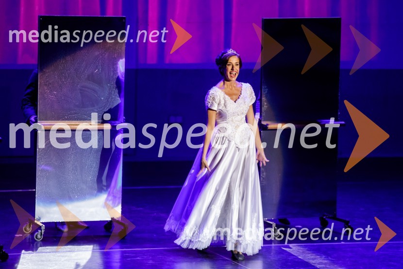  Lara Komar, igralkaStoletje mjuzikla, premiera Gledališča Koper