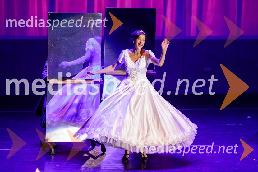  Lara Komar, igralkaStoletje mjuzikla, premiera Gledališča Koper