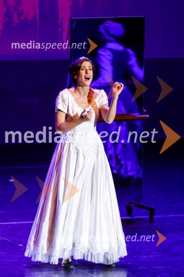  Lara Komar, igralkaStoletje mjuzikla, premiera Gledališča Koper