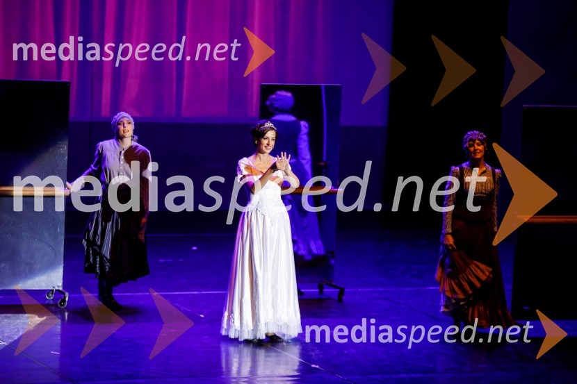  ... ;  Lara Komar, igralka;  ... Stoletje mjuzikla, premiera Gledališča Koper