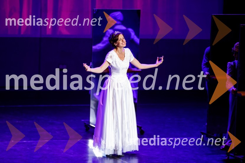  Lara Komar, igralkaStoletje mjuzikla, premiera Gledališča Koper